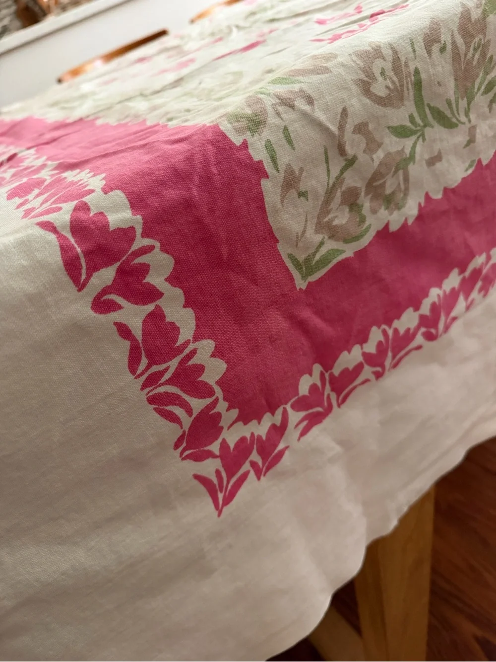 Vintage Tablecloth 1950s Pink Floral Border Excellent Condition 68 X 59 Inches
